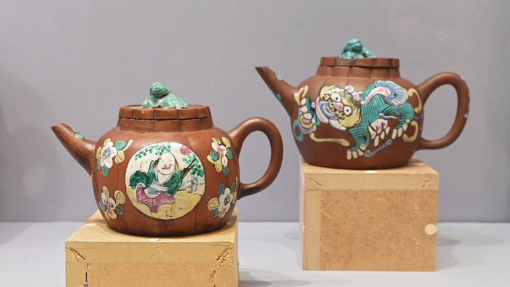 Захарова рассказала, кто отбирал для Эрмитажа чайники из ее коллекции