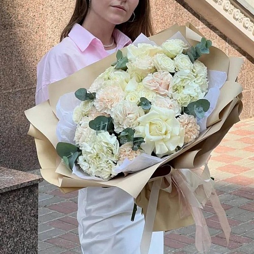 Какие букеты выбирают россияне — новые тренды цветочного рынка 2025