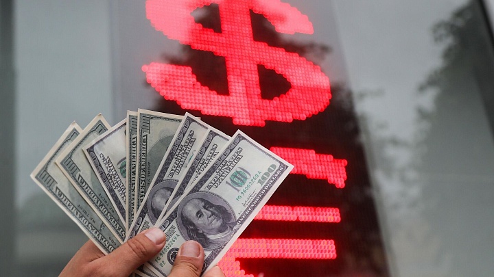 Эксперт предупредил, что случится с долларом в середине лета