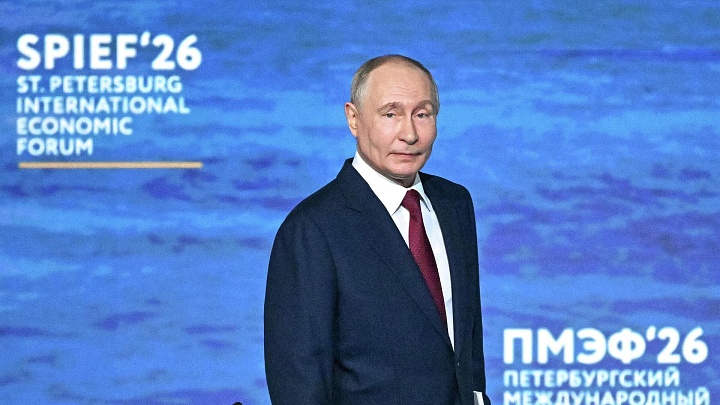 Путин провёл деловую встречу с Бегловым на полях ПМЭФ