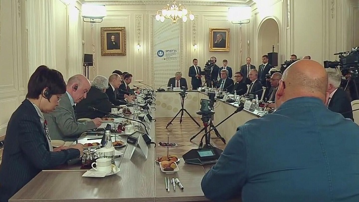 Путин заявил, что Россия становится для КНР заметным партнером в экономике