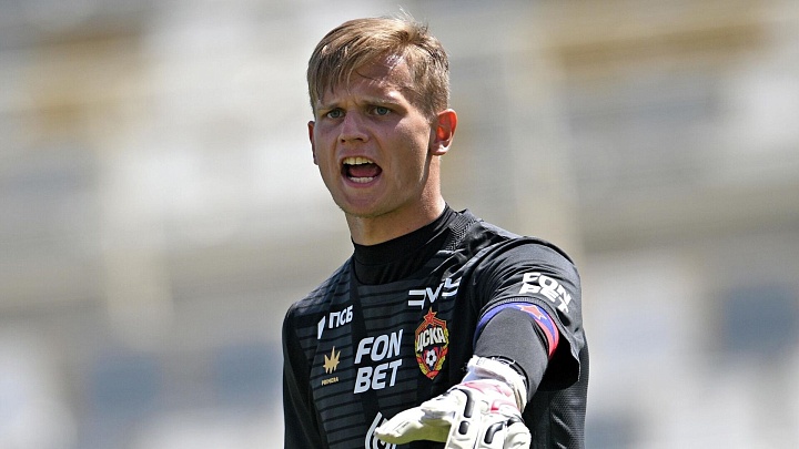 Система полива газона включилась во время матча "Крылья Советов" - ЦСКА