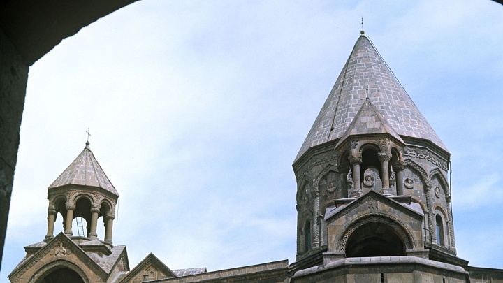 В Армении назвали гонения на Армянскую апостольскую церковь спланированными